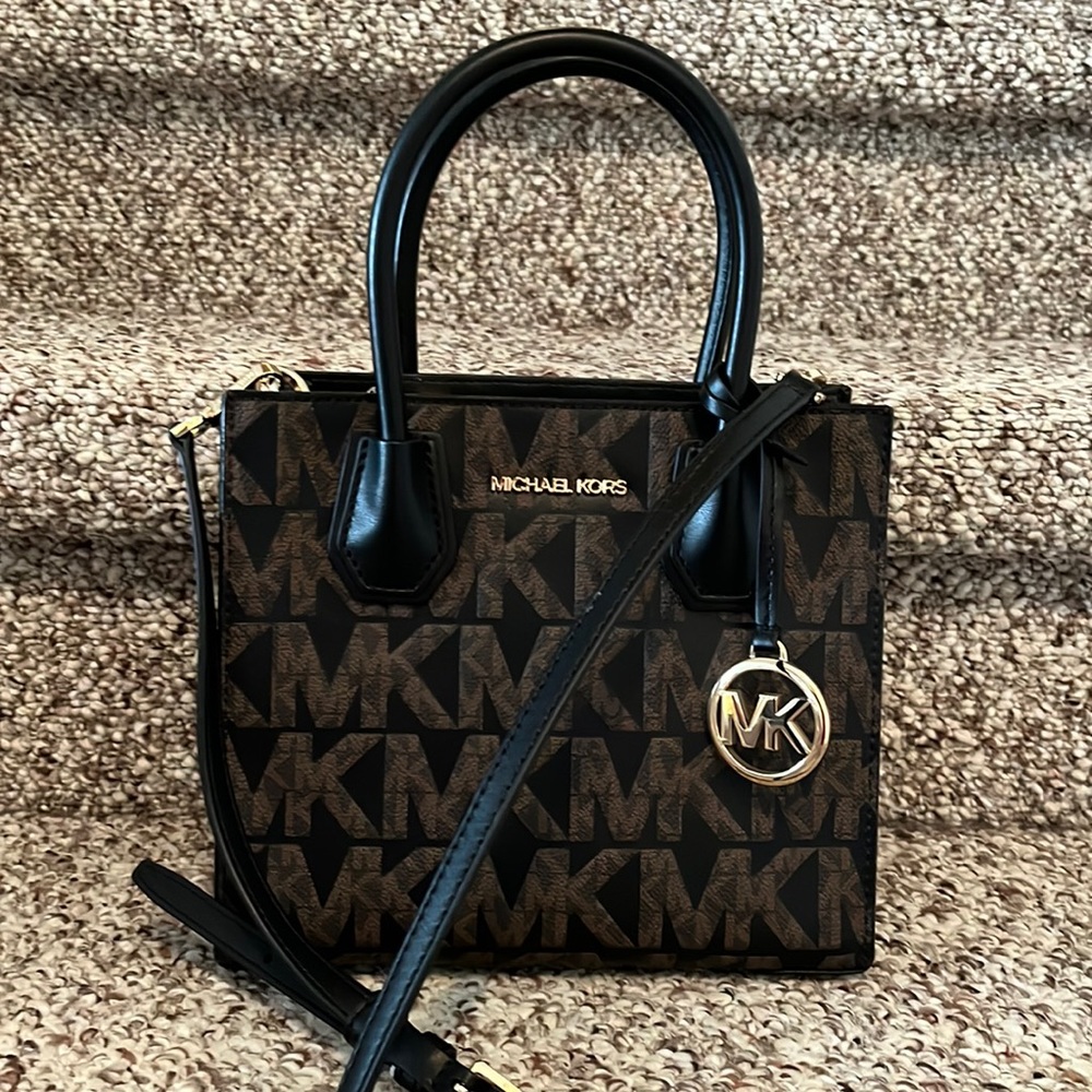 Pre-loved Michael Kors Mercer Medium Logo and Lesther Accordion Crossbody bag